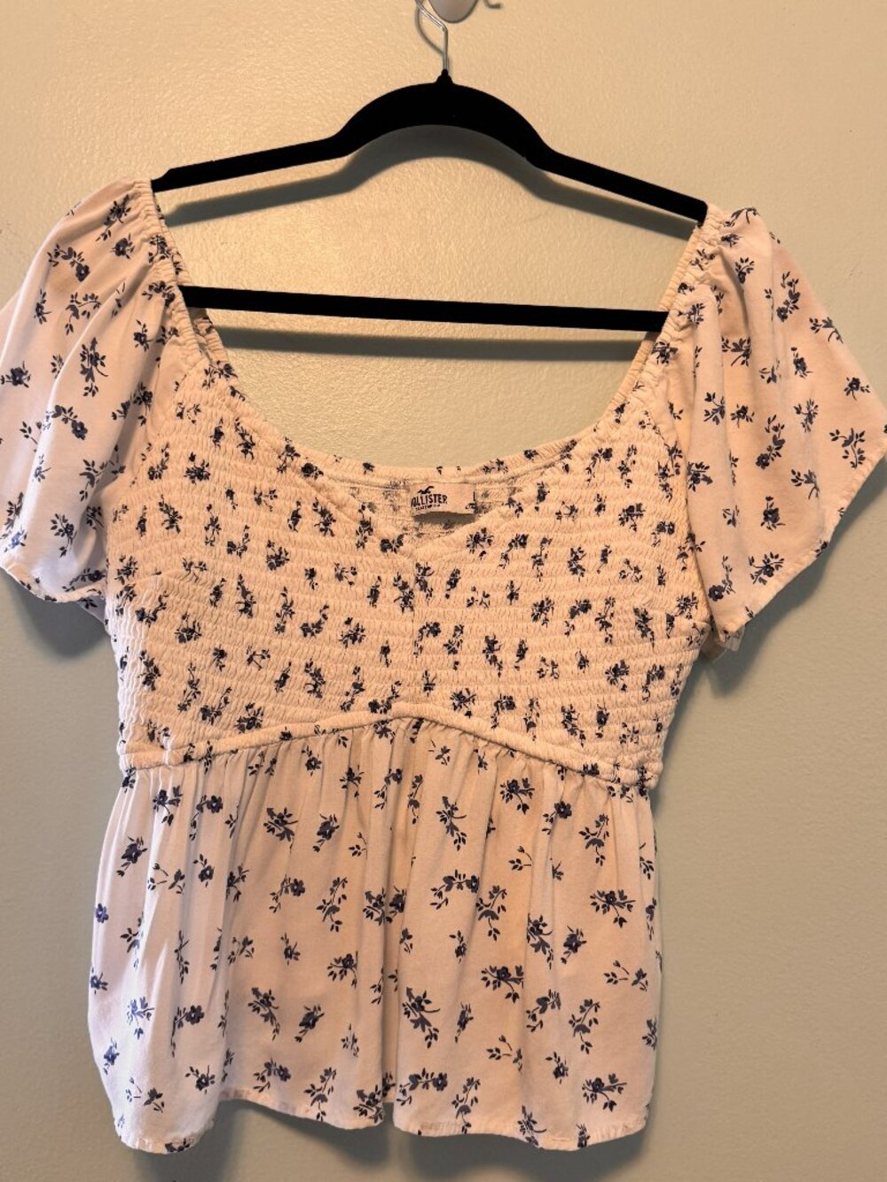 Hollister Blue & White Floral Smocked Puff-Sleeve Top — Size Large - CG0522